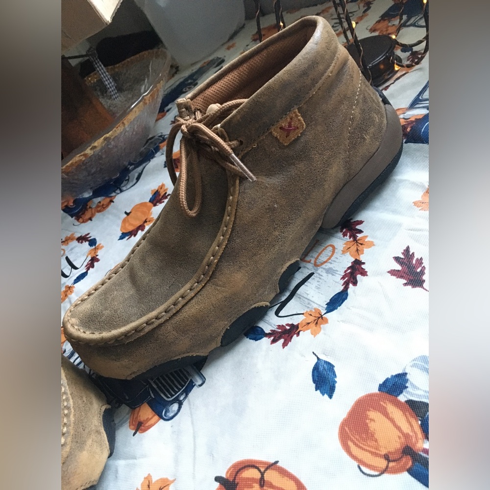 Used but like new size 7.5 twisted X Womens